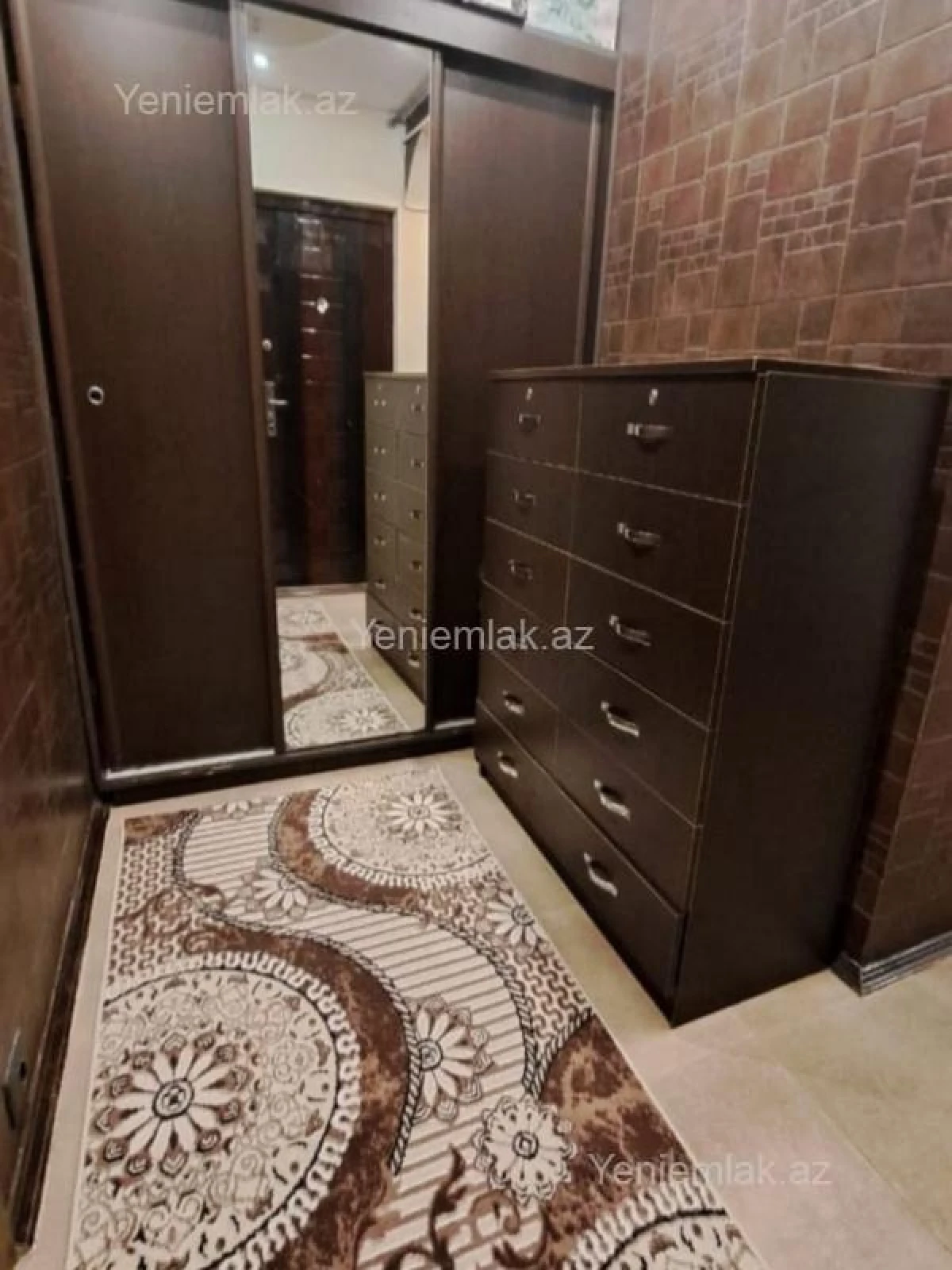 Satılır 2 otaqlı köhnə tikili 65 m²