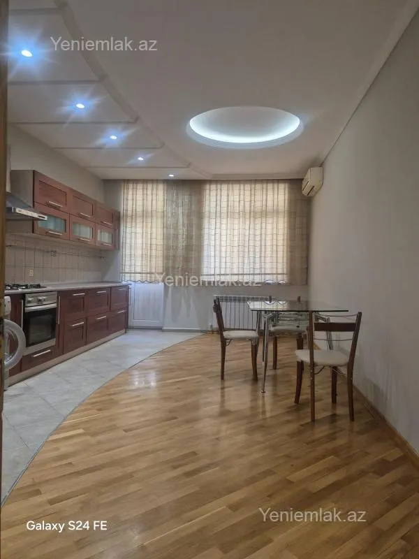 Satılır 3 otaqlı yeni tikili 135 m²