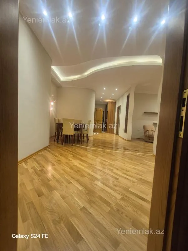 Satılır 3 otaqlı yeni tikili 135 m²