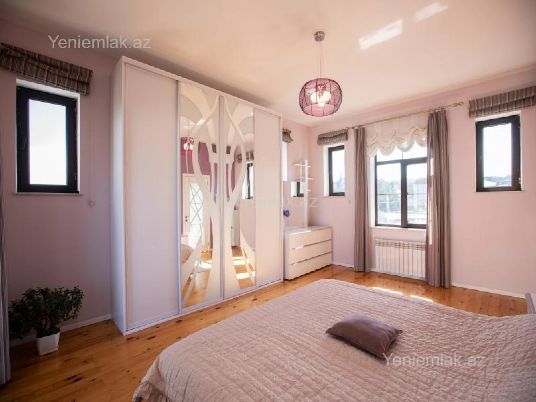 Satılır 4 otaqlı həyət evi 161 m²