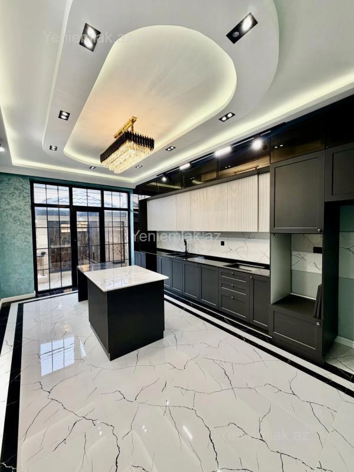 Satılır 5 otaqlı həyət evi 200 m²