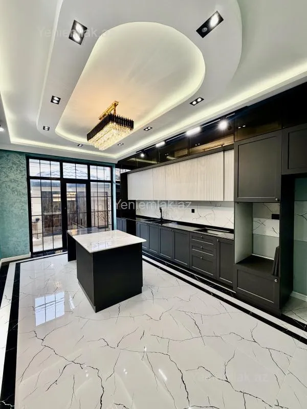 Satılır 5 otaqlı həyət evi 200 m²