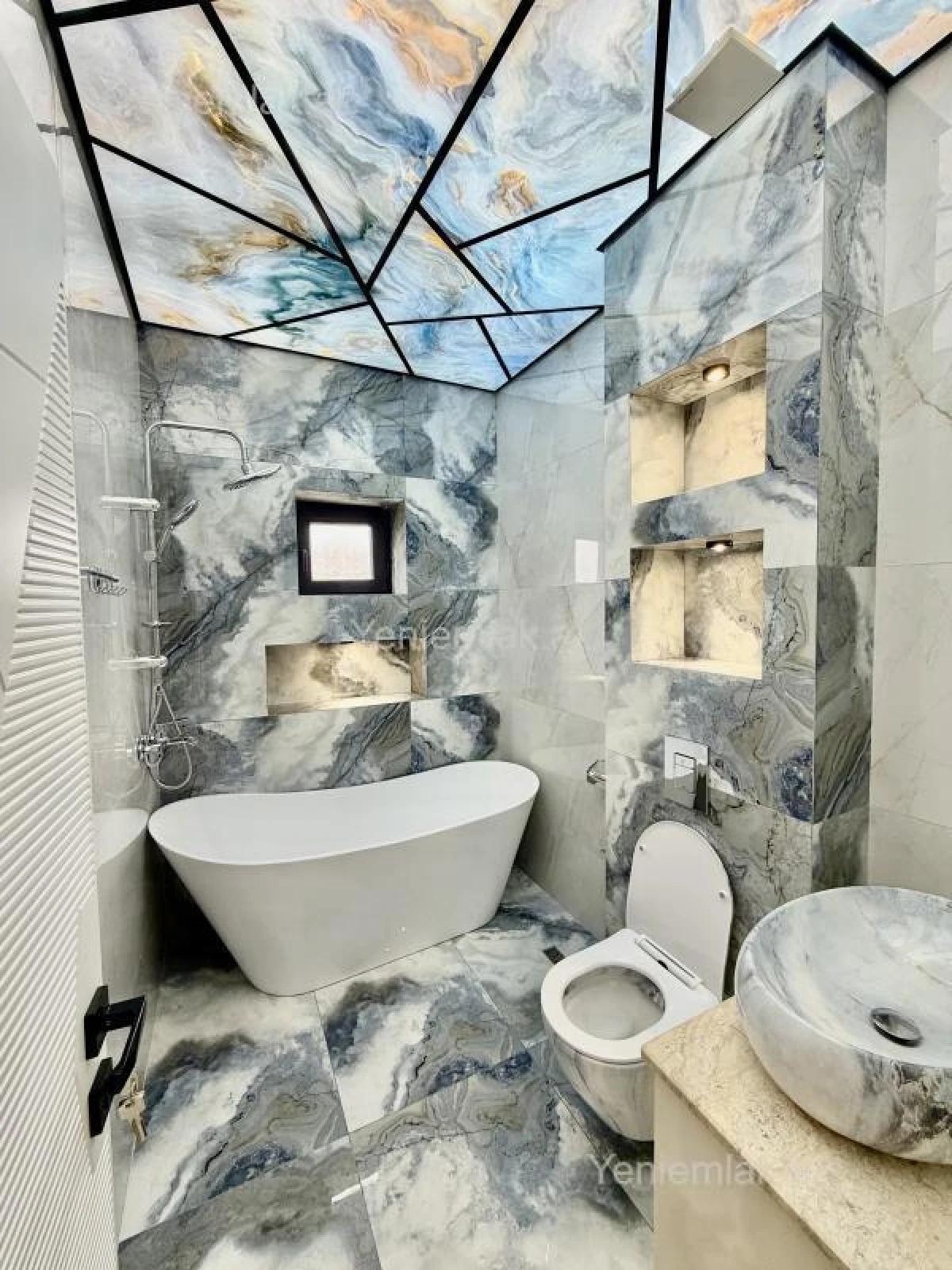 Satılır 5 otaqlı həyət evi 200 m²