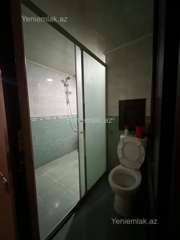 Satılır 5 otaqlı köhnə tikili 130 m²