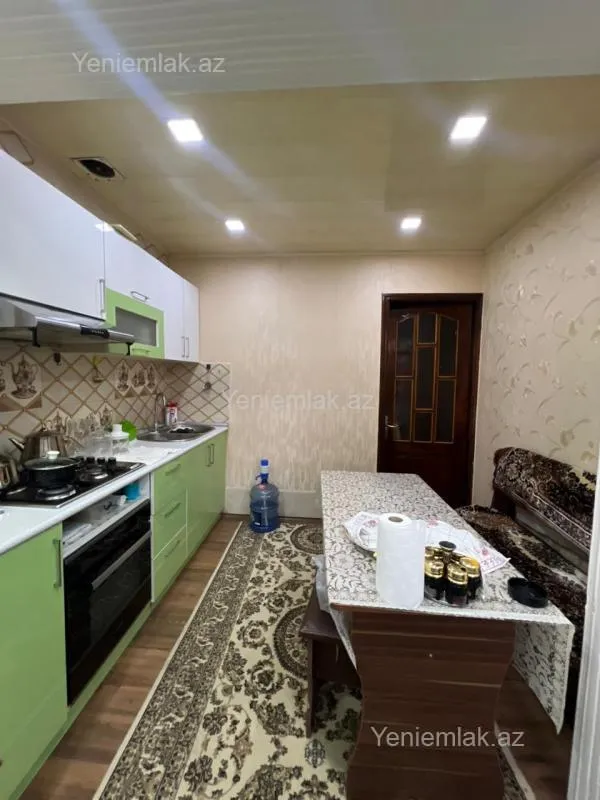 Satılır 5 otaqlı köhnə tikili 130 m²