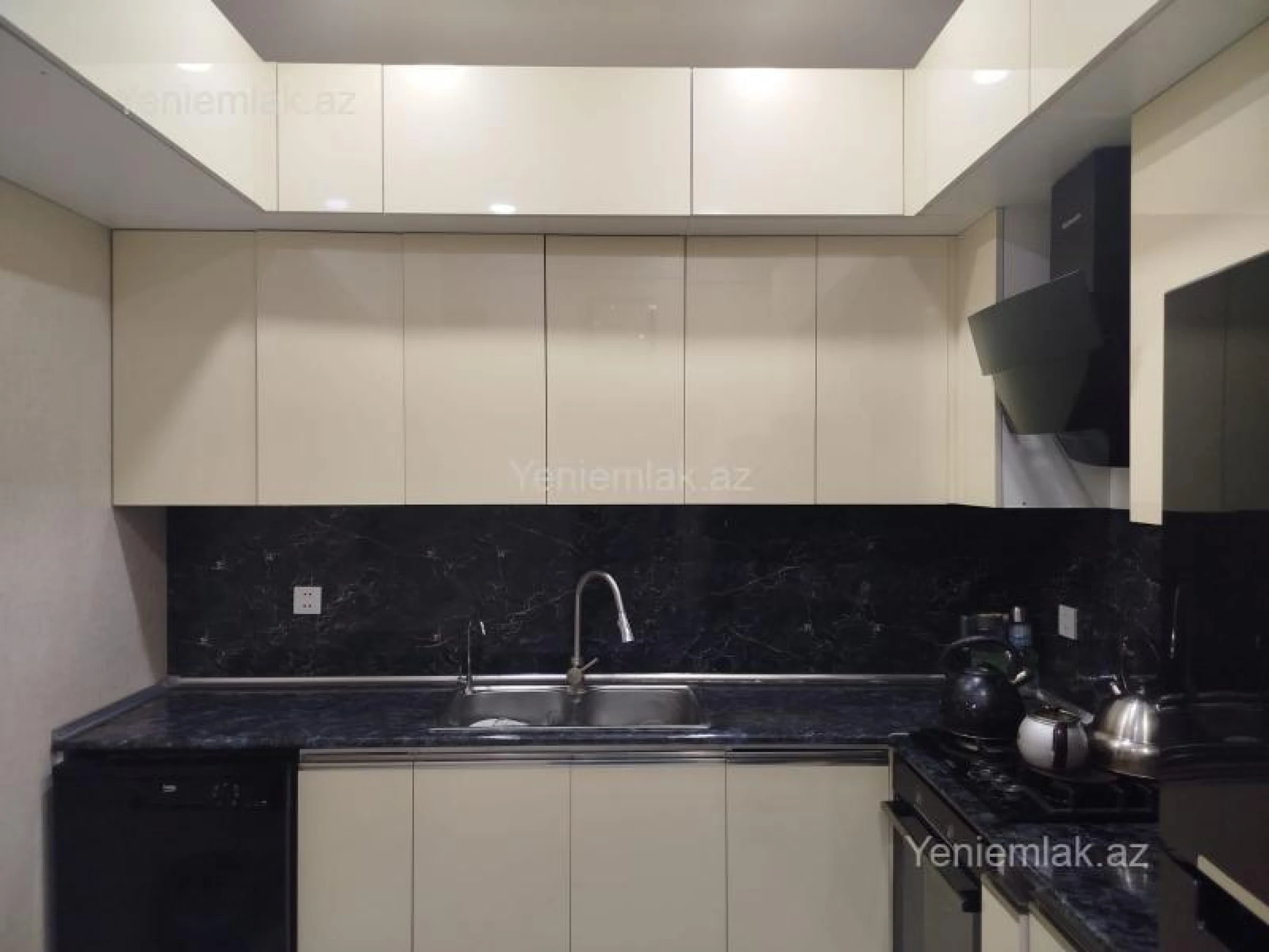 Satılır 3 otaqlı yeni tikili 115 m²
