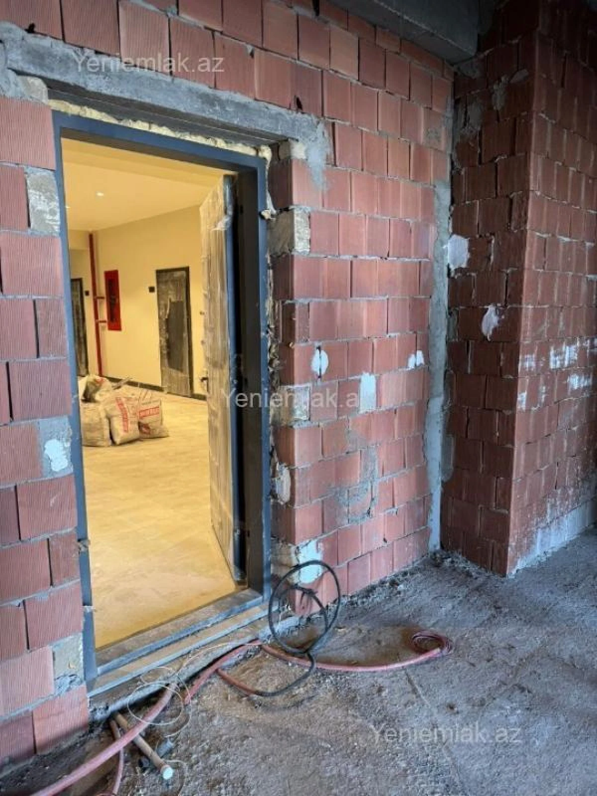 Satılır 2 otaqlı yeni tikili 72 m²