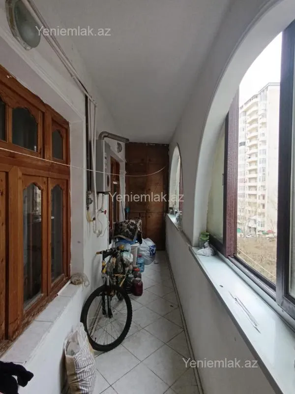 Satılır 5 otaqlı köhnə tikili 130 m²