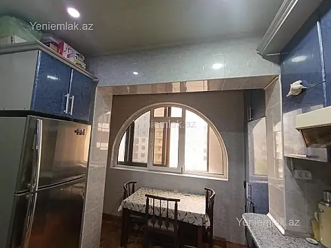 Satılır 5 otaqlı köhnə tikili 130 m²
