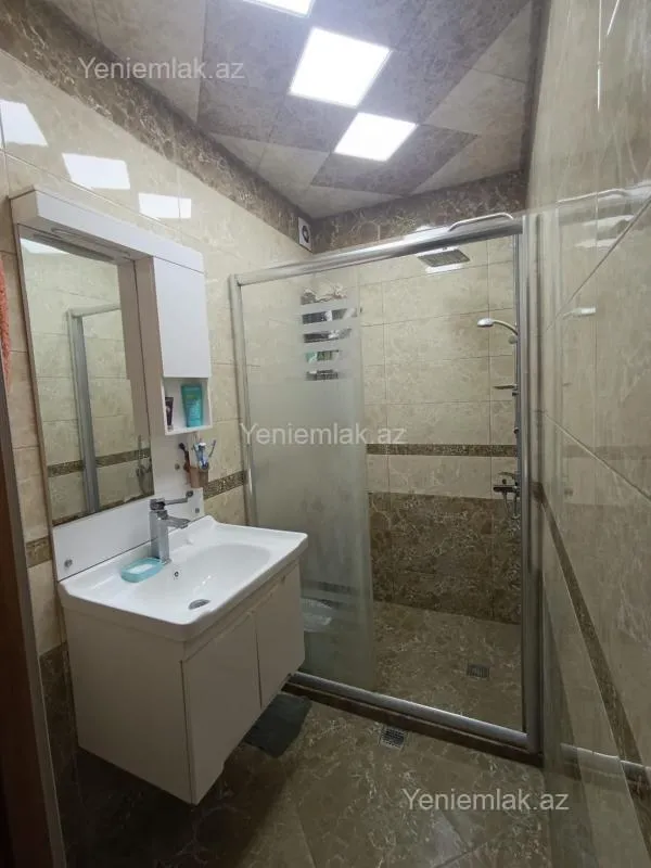 Satılır 5 otaqlı köhnə tikili 130 m²