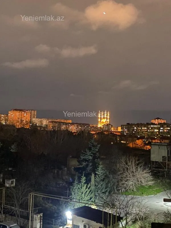 Satılır 4 otaqlı köhnə tikili 105 m²