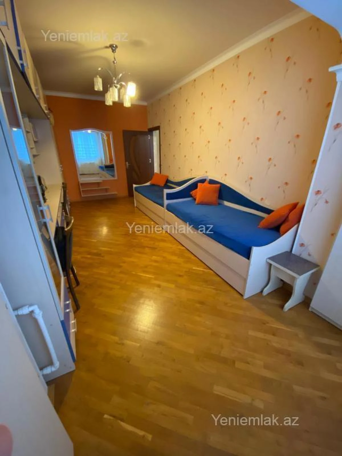 Satılır 4 otaqlı köhnə tikili 105 m²