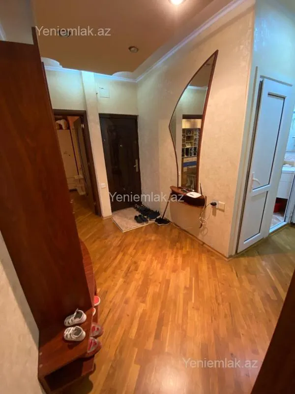 Satılır 4 otaqlı köhnə tikili 105 m²