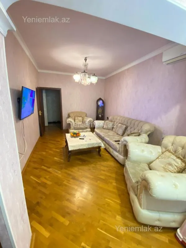 Satılır 4 otaqlı köhnə tikili 105 m²