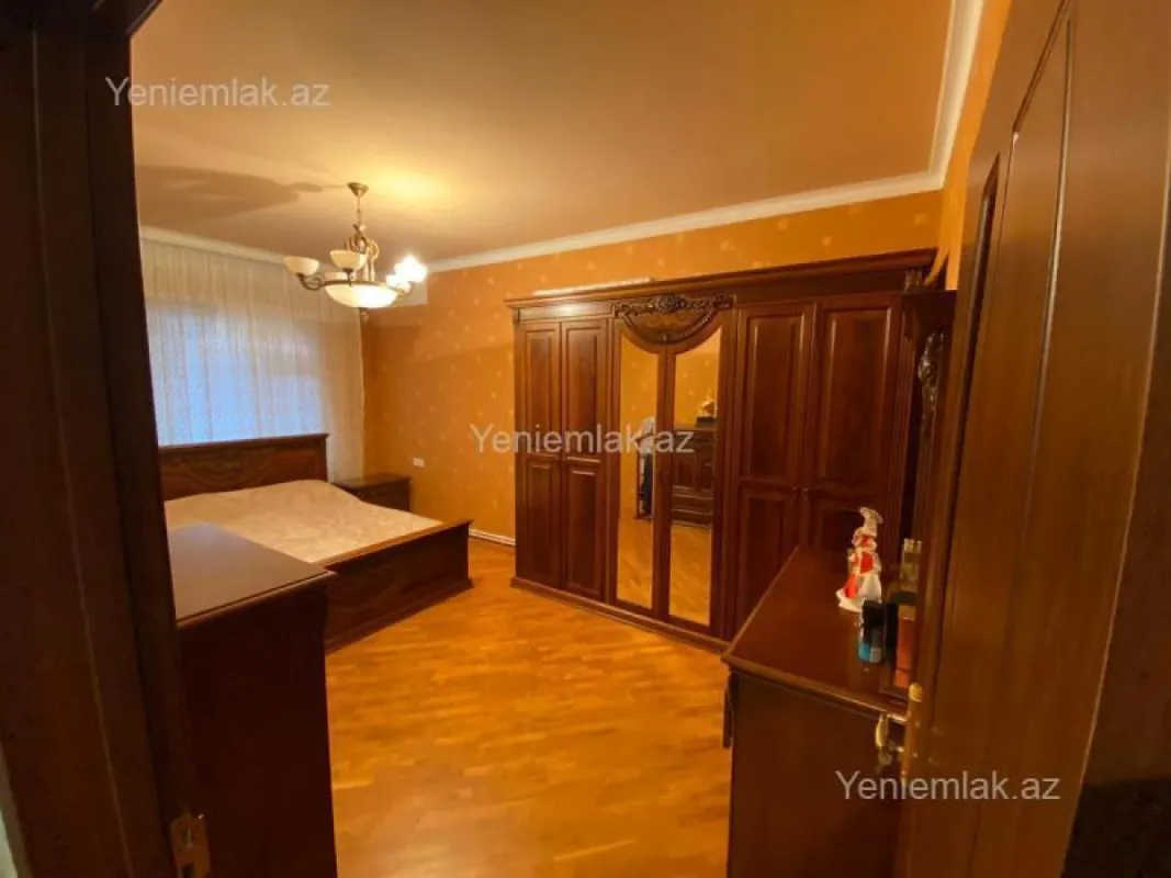 Satılır 4 otaqlı köhnə tikili 105 m²