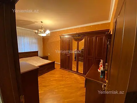 Satılır 4 otaqlı köhnə tikili 105 m²