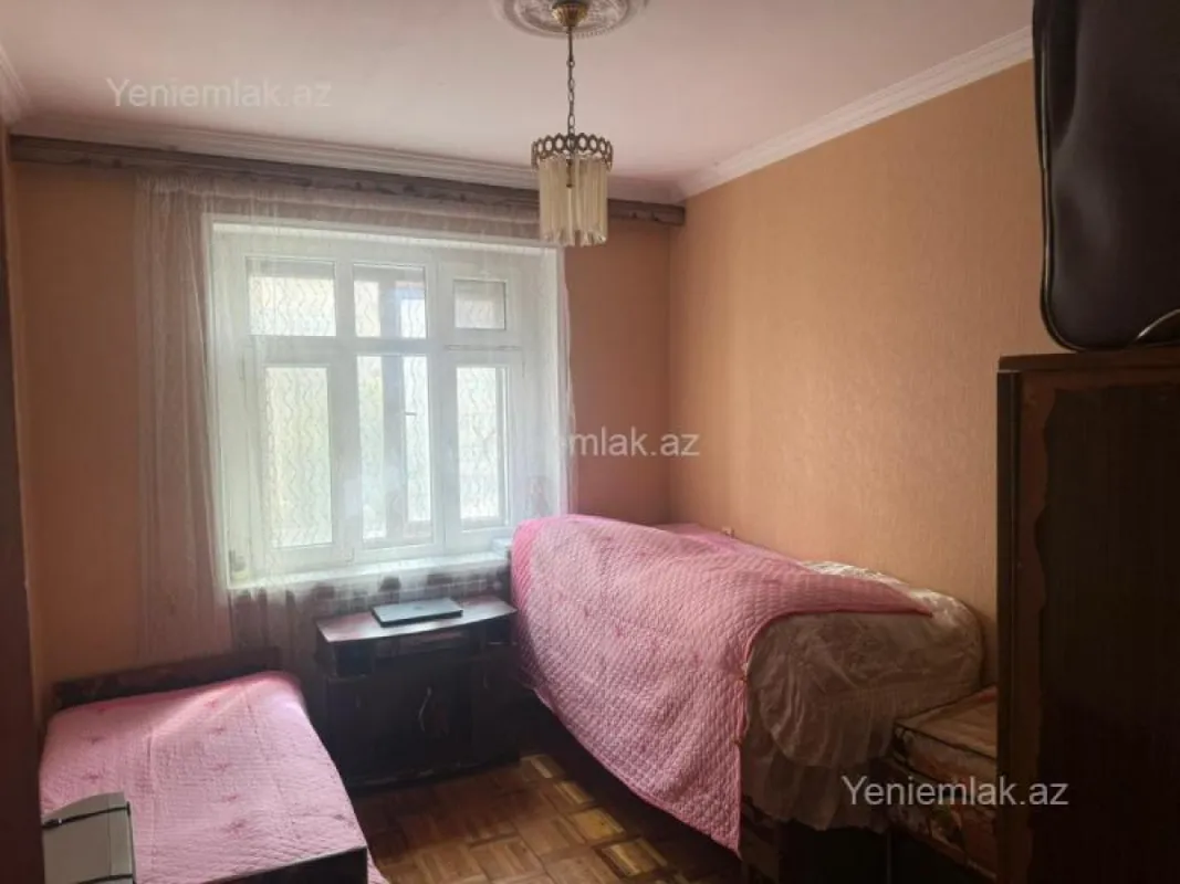 Satılır 3 otaqlı köhnə tikili 80 m²