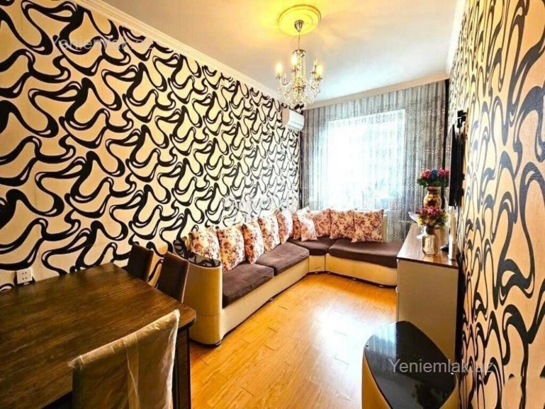 Satılır 2 otaqlı köhnə tikili 70 m²