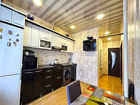 Satılır 2 otaqlı köhnə tikili 70 m²