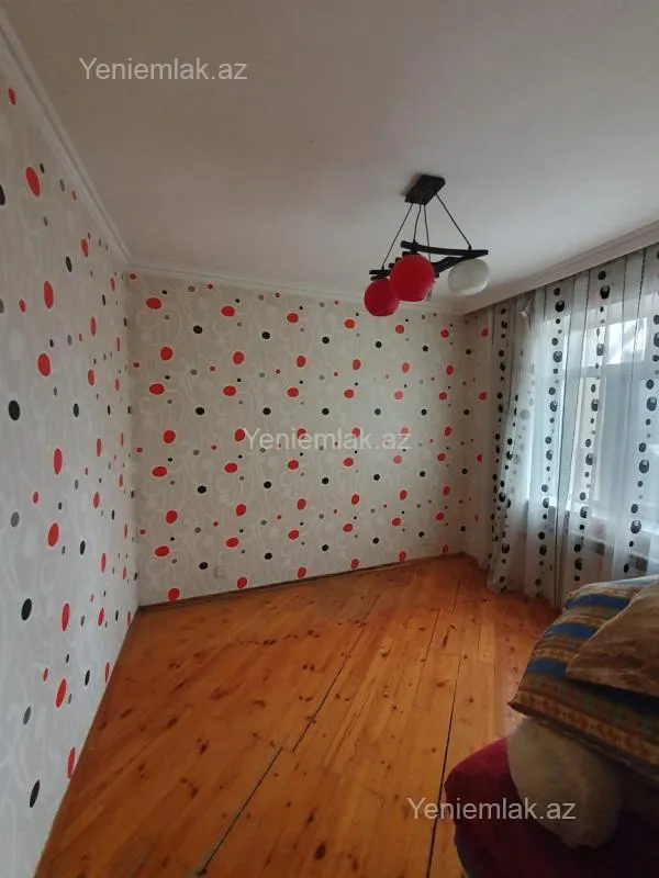 Satılır 5 otaqlı köhnə tikili 120 m²