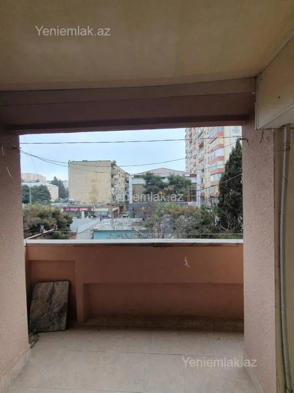 Satılır 5 otaqlı köhnə tikili 120 m²