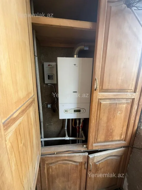 Satılır 4 otaqlı köhnə tikili 120 m²