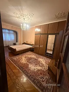 Satılır 4 otaqlı köhnə tikili 120 m²