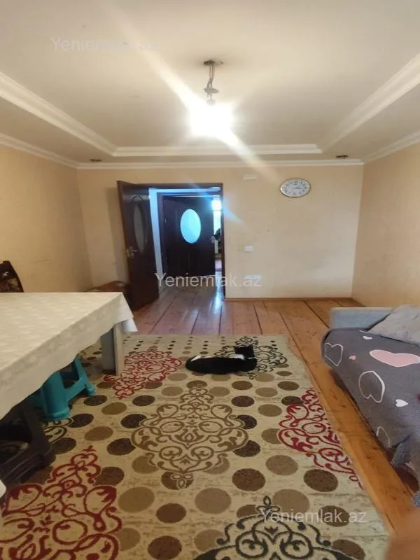 Satılır 2 otaqlı köhnə tikili 55 m²