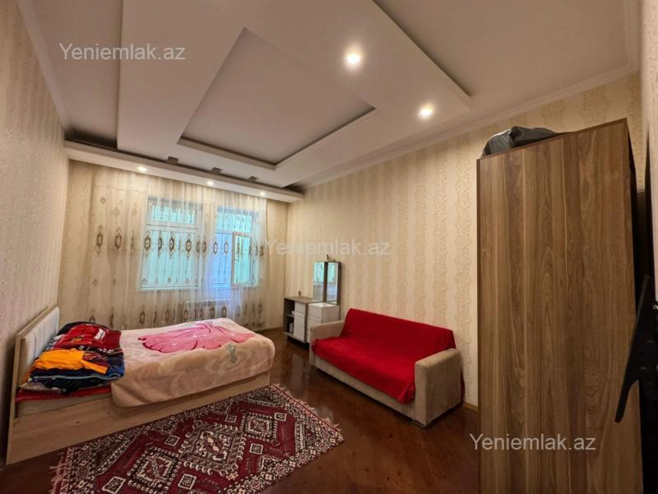 Satılır 7 otaqlı həyət evi 240 m²