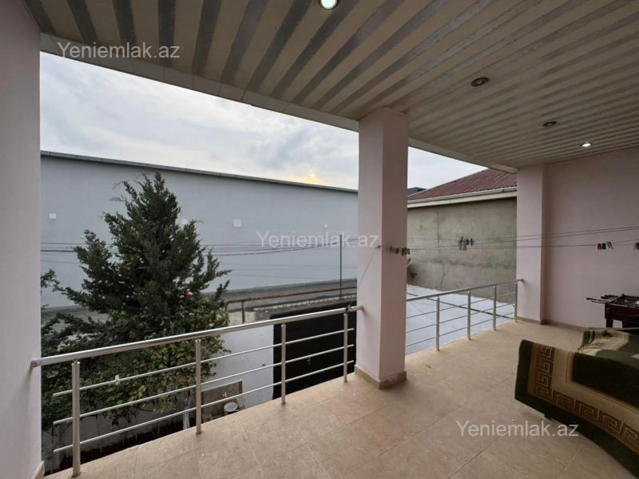 Satılır 7 otaqlı həyət evi 240 m²
