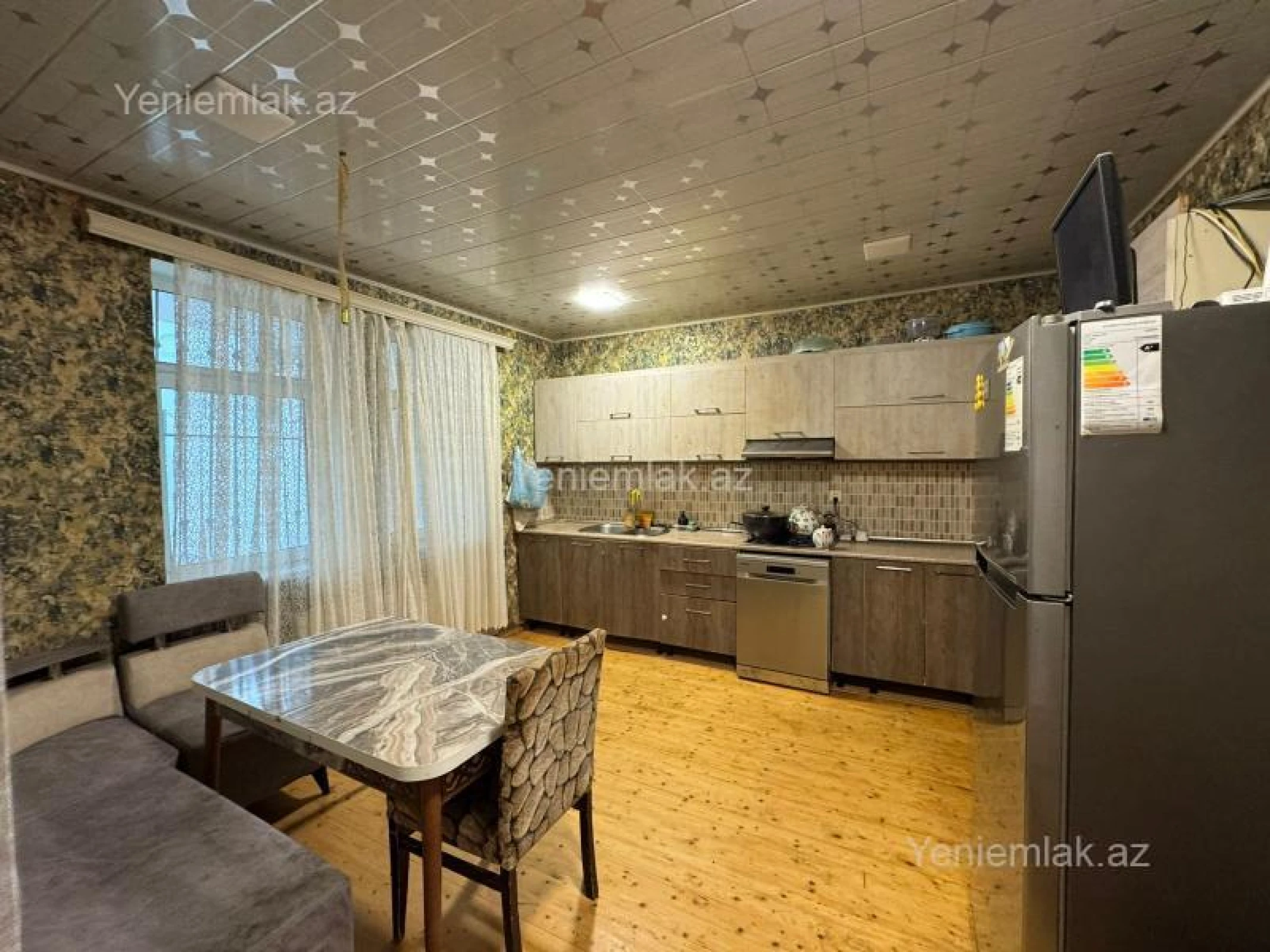 Satılır 7 otaqlı həyət evi 240 m²