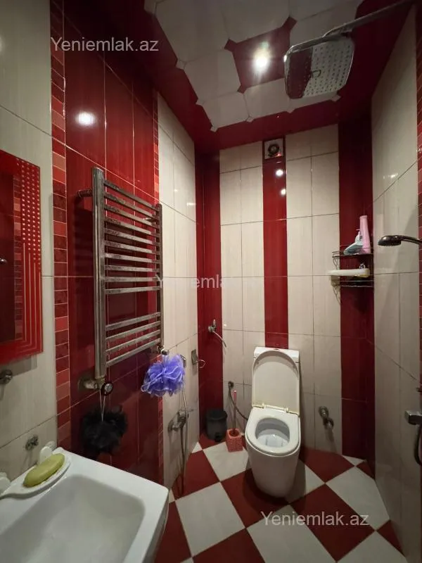 Satılır 7 otaqlı həyət evi 240 m²
