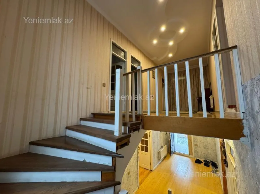 Satılır 7 otaqlı həyət evi 240 m²