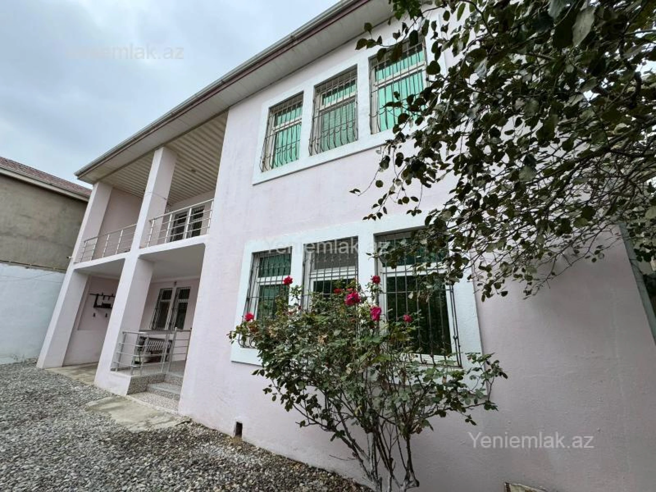 Satılır 7 otaqlı həyət evi 240 m²