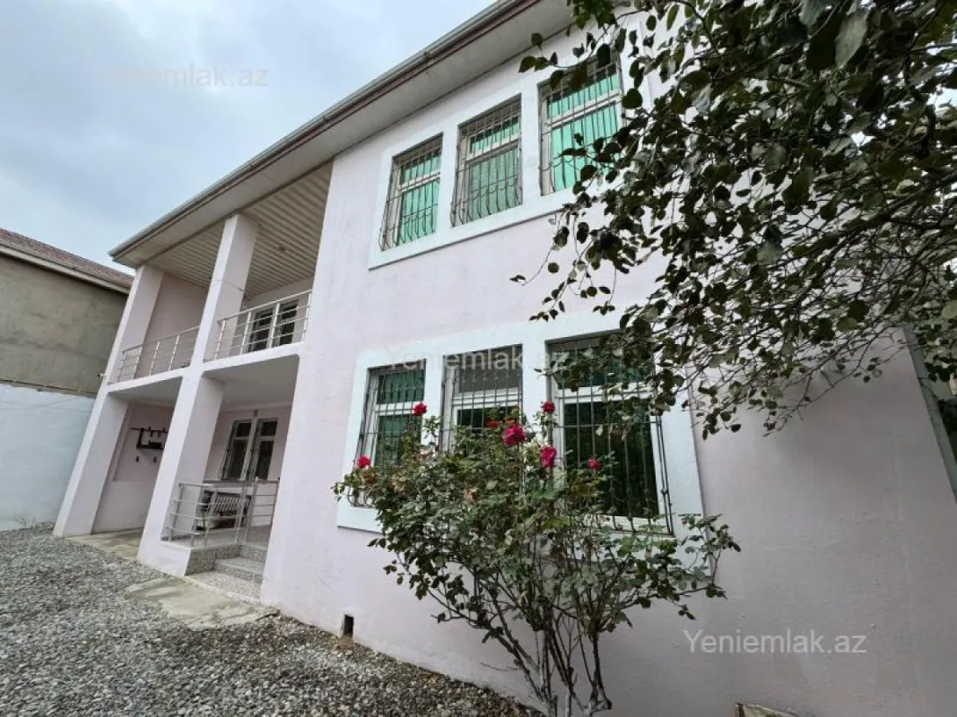 Satılır 7 otaqlı həyət evi 240 m²
