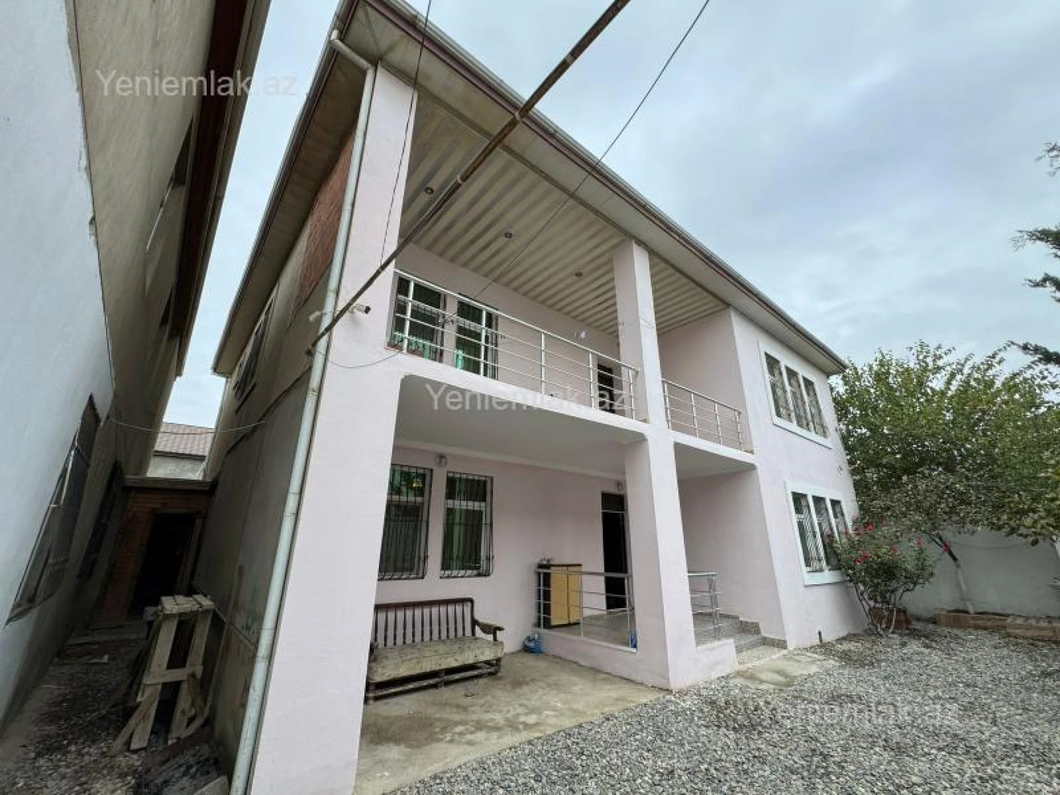 Satılır 7 otaqlı həyət evi 240 m²