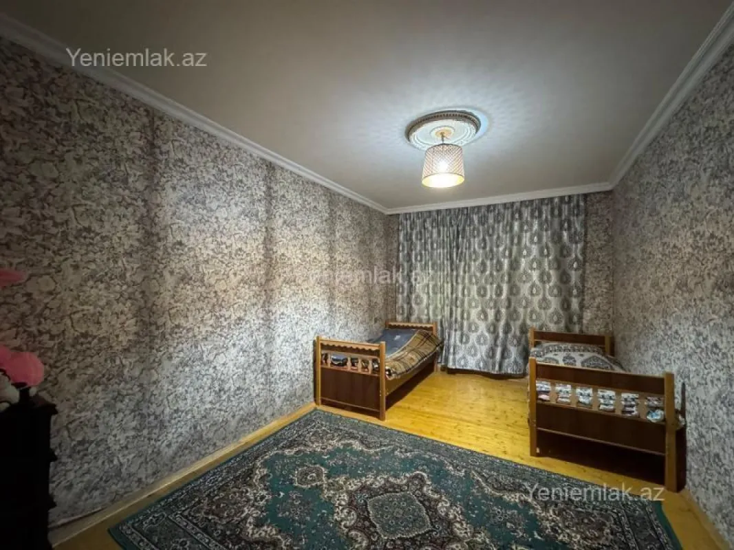 Satılır 7 otaqlı həyət evi 240 m²