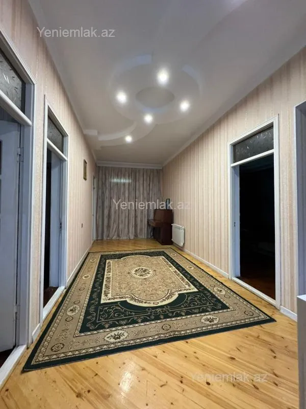 Satılır 7 otaqlı həyət evi 240 m²