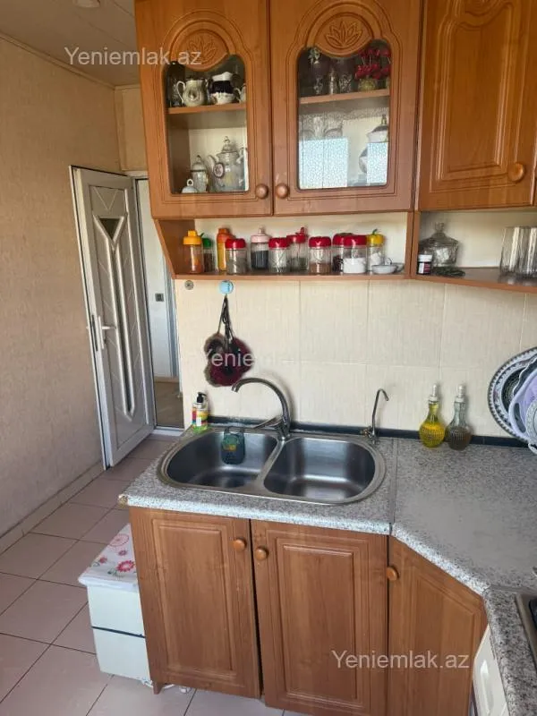 Satılır 2 otaqlı köhnə tikili 55 m²