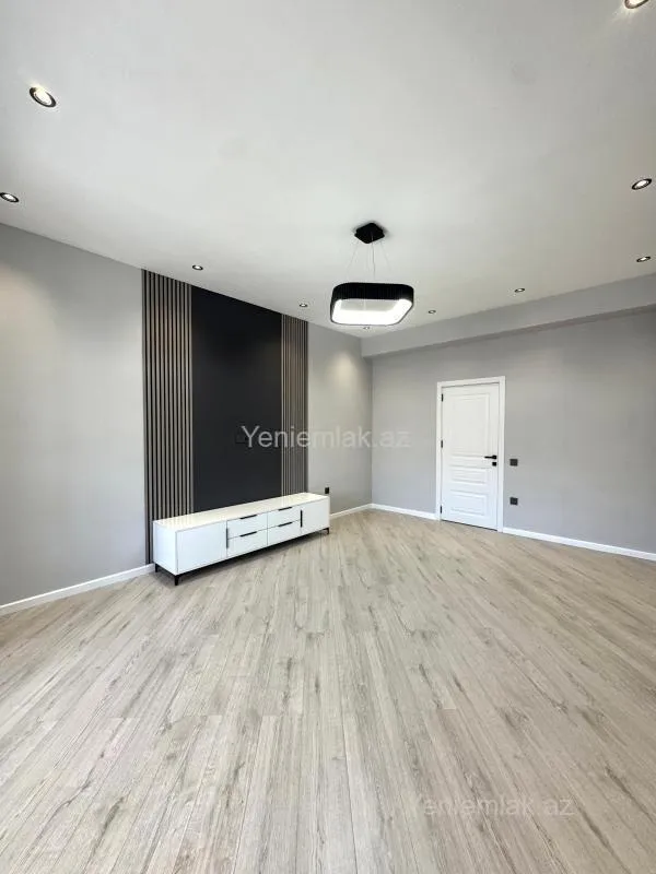 Satılır 2 otaqlı yeni tikili 60 m²