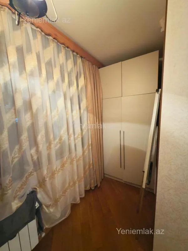 Satılır 3 otaqlı köhnə tikili 90 m²