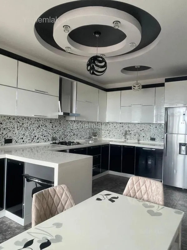 Satılır 4 otaqlı yeni tikili 160 m²