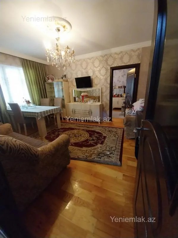 Satılır 4 otaqlı köhnə tikili 93 m²