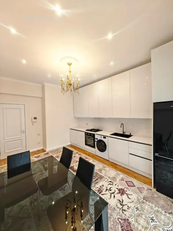 Satılır 4 otaqlı yeni tikili 225 m²