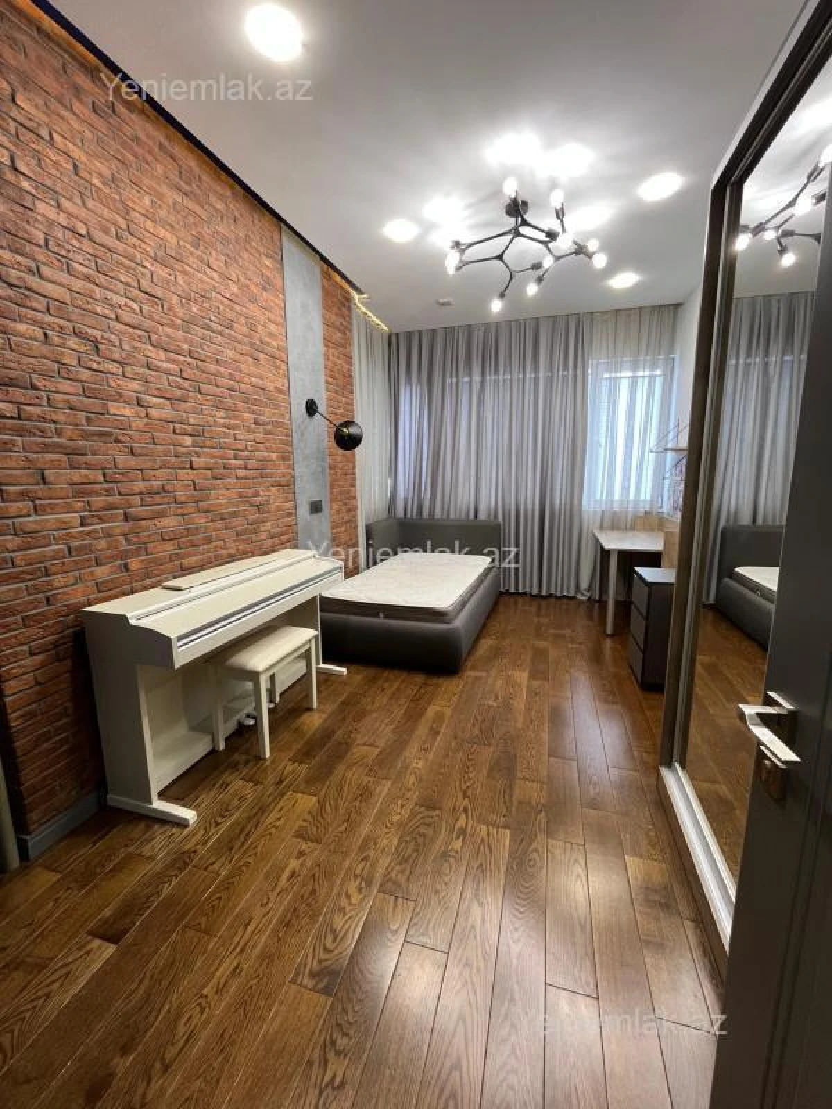 Satılır 4 otaqlı yeni tikili 180 m²