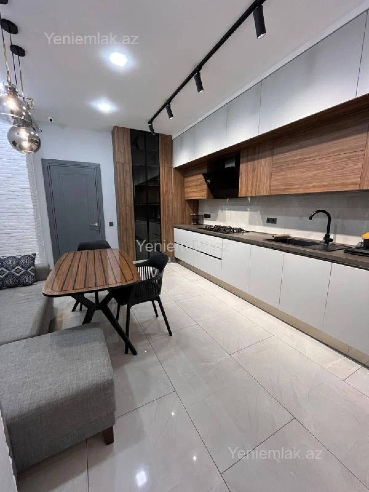 Satılır 4 otaqlı yeni tikili 180 m²