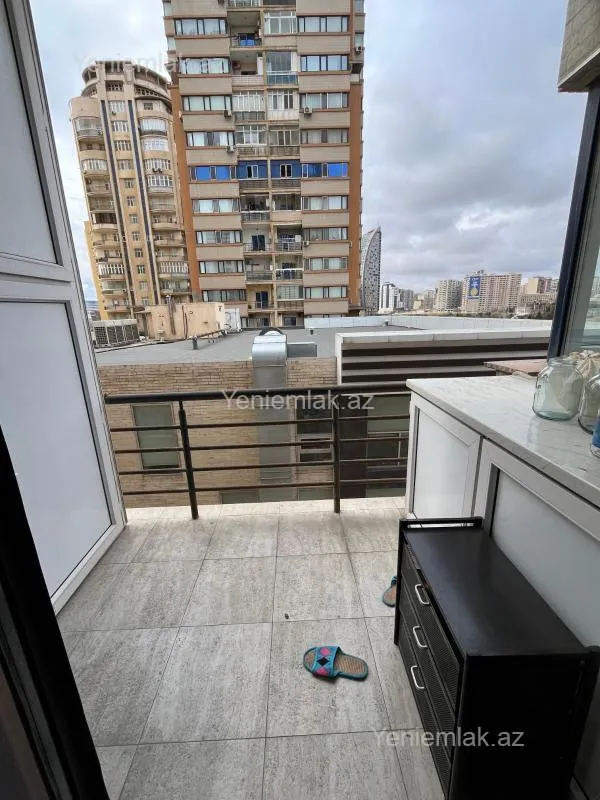 Satılır 4 otaqlı yeni tikili 180 m²