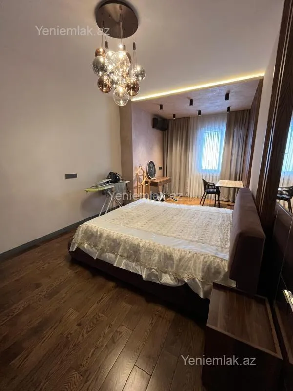Satılır 4 otaqlı yeni tikili 180 m²