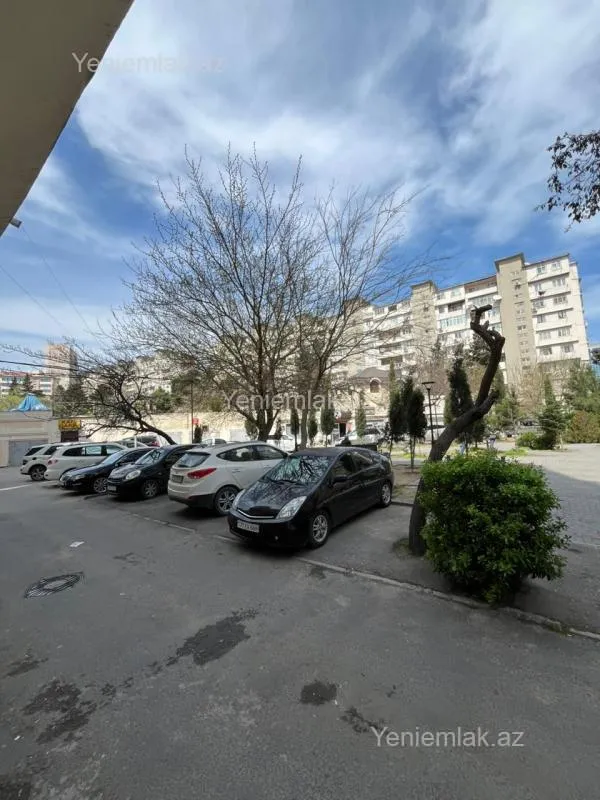 Satılır 7 otaqlı obyekt 300 m²