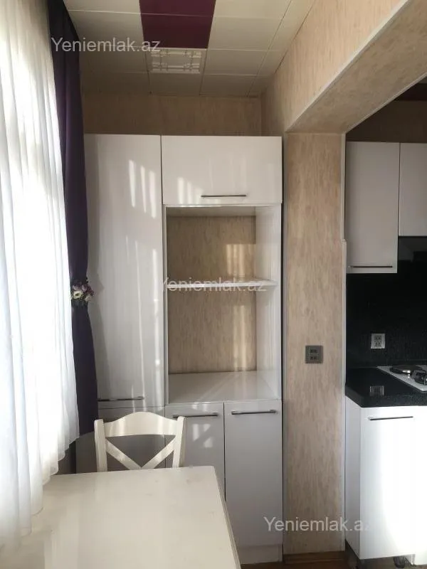 Satılır 3 otaqlı köhnə tikili 80 m²